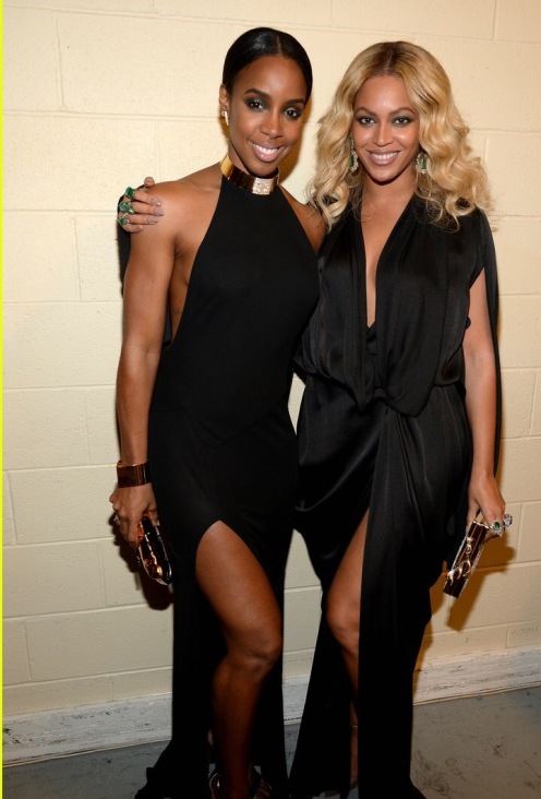 LAS VEGAS, NV - NOVEMBER 21: Singers Kelly Rowland and Beyonce Knowles attend Roc Nation Sports, Golden Boy Promotions, Miguel Cotto Promotions And Canelo Promotions Present Miguel Cotto vs. Canelo Alvarez At The Mandalay Bay Events Center Live On HBO Pay-Per-View at the Mandalay Bay Events Center on November 21, 2015 in Las Vegas, Nevada. (Photo by Kevin Mazur/Getty Images for Roc Nation Sports)